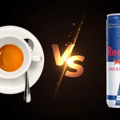 Caffè espresso vs Red Bull: a quanti caffè equivale una Monster? La bevanda energetica è pronta a sfidare il classico espresso.