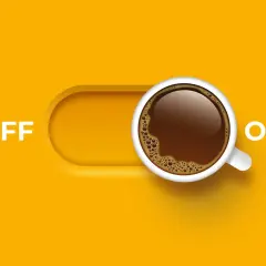 Interruttore "ON" con una tazza di caffè fumante, pronto a dare la carica con la sua caffeina.