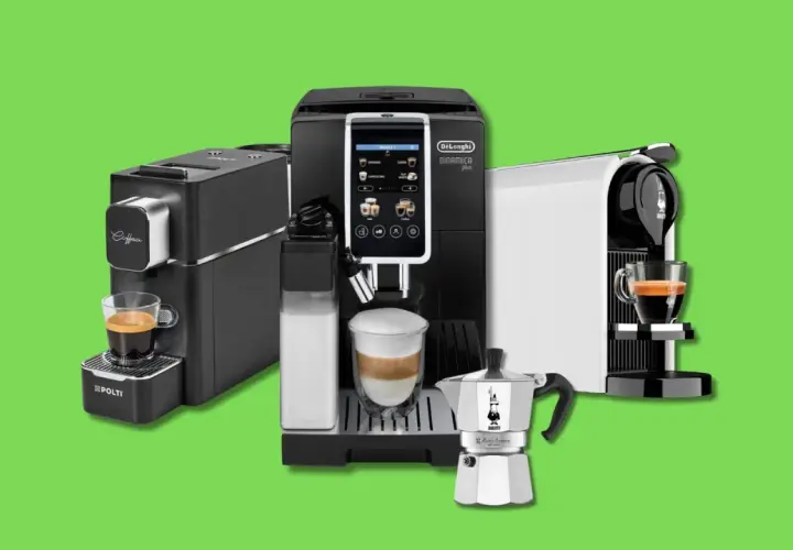 Macchine da caffè Nespresso e una moka Bialetti, pronte per pulire la macchina del caffè nespresso e gustare un ottimo caffè.