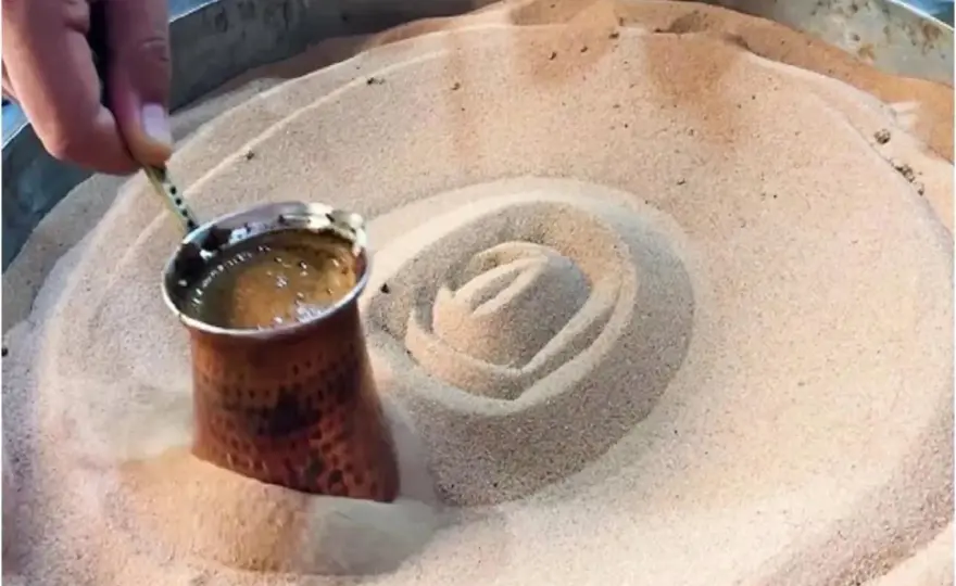 Caffè Turco sulla Sabbia - Guida Completa per un Aroma Perfetto
