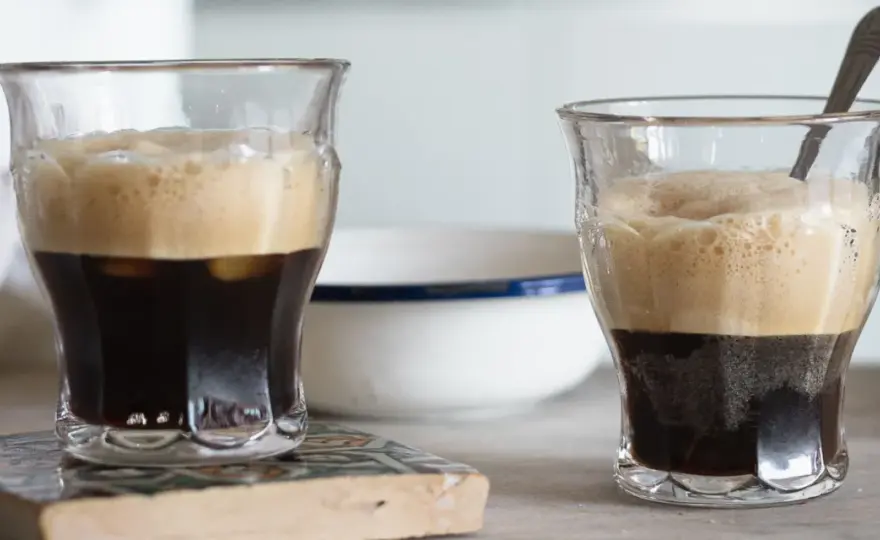 Caffè Shakerato Cremoso - La Ricetta Perfetta per la Schiuma