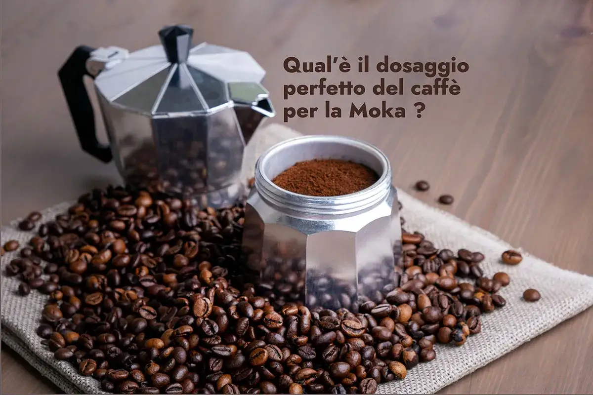 Moka con caff&egrave; macinato e chicchi tostati. Scopri quanto caff&egrave; mettere nella moka per un espresso perfetto.