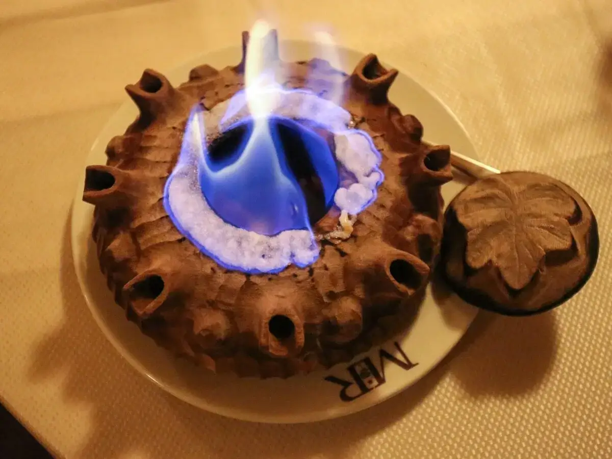 Grolla in fiamme, un'esplosione di sapori per la grolla ricetta. Un dolce scenografico e delizioso.