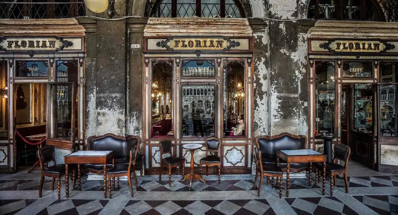 Antico Caffè Florian, Venezia. Immagina come si faceva il caffè prima della moka, in un luogo così elegante.