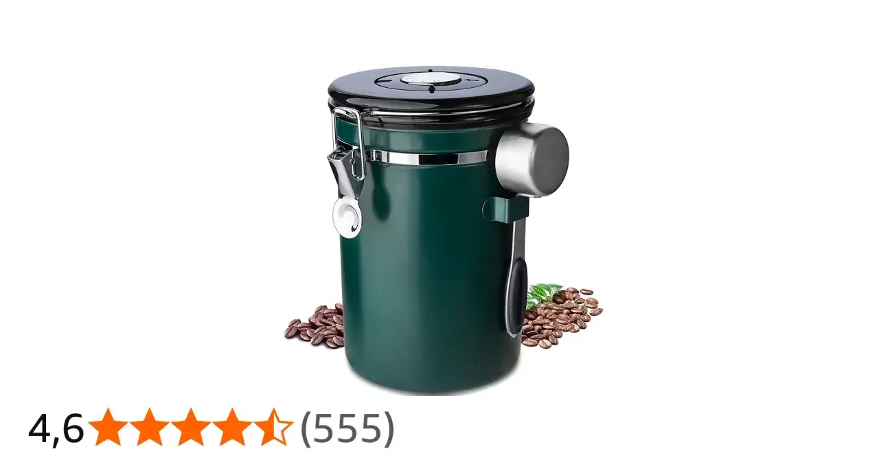 Contenitore verde scuro per conservare il caff&egrave;, con cucchiaino e chicchi sparsi. Ideale per mantenere fresco il tuo caff&egrave;.
